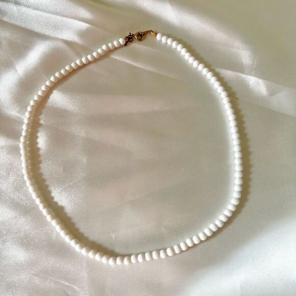 Trifari white beaded choker necklace - Picture 3 of 7